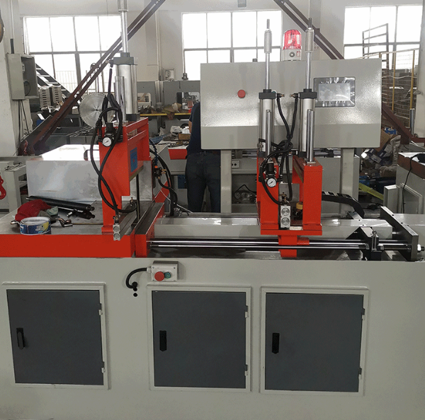 Máy cắt ống nhôm với bộ cấp động cơ servo
