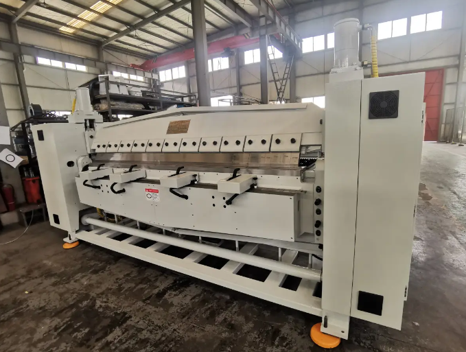 Máy gấp CNC TRUNG TÂM Máy gấp CNC TRUNG TÂM