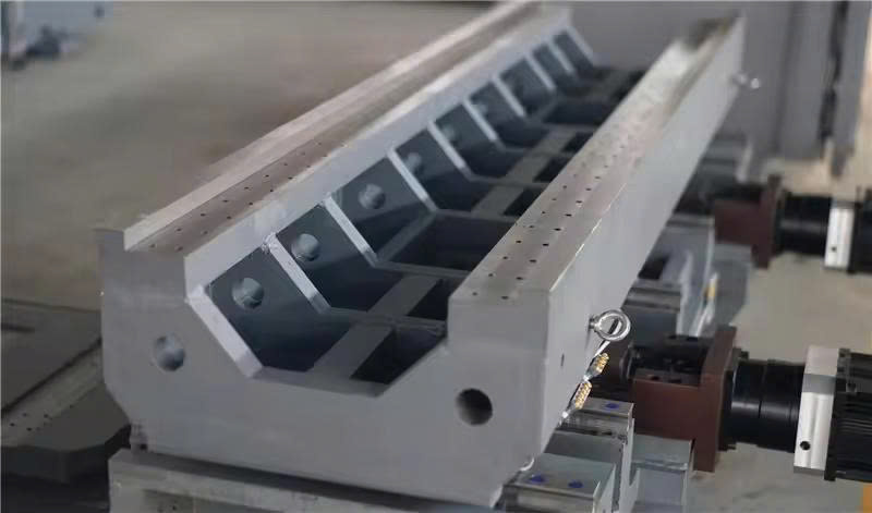 Máy uốn tấm kim loại CNC