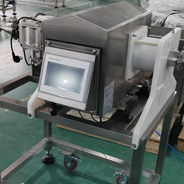 phát hiện kim loại trong xúc xích