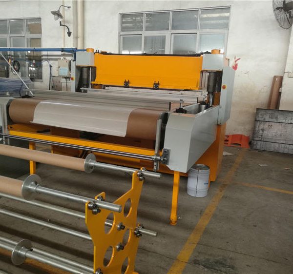 Máy bế thủy lực 4 trụ tự động Nạp - kéo phôi