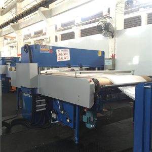 Máy bế thủy lực 4 trụ tự động Nạp - kéo phôi