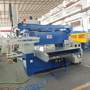 Máy bế thủy lực 4 trụ + bộ gắp phôi tự động